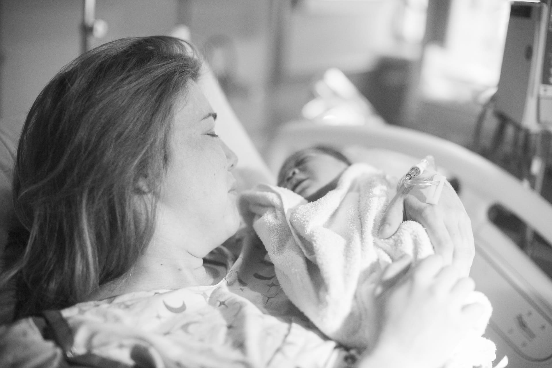 ¿Cómo escoger al fotógrafo adecuado para fotografiar a recién nacidos?